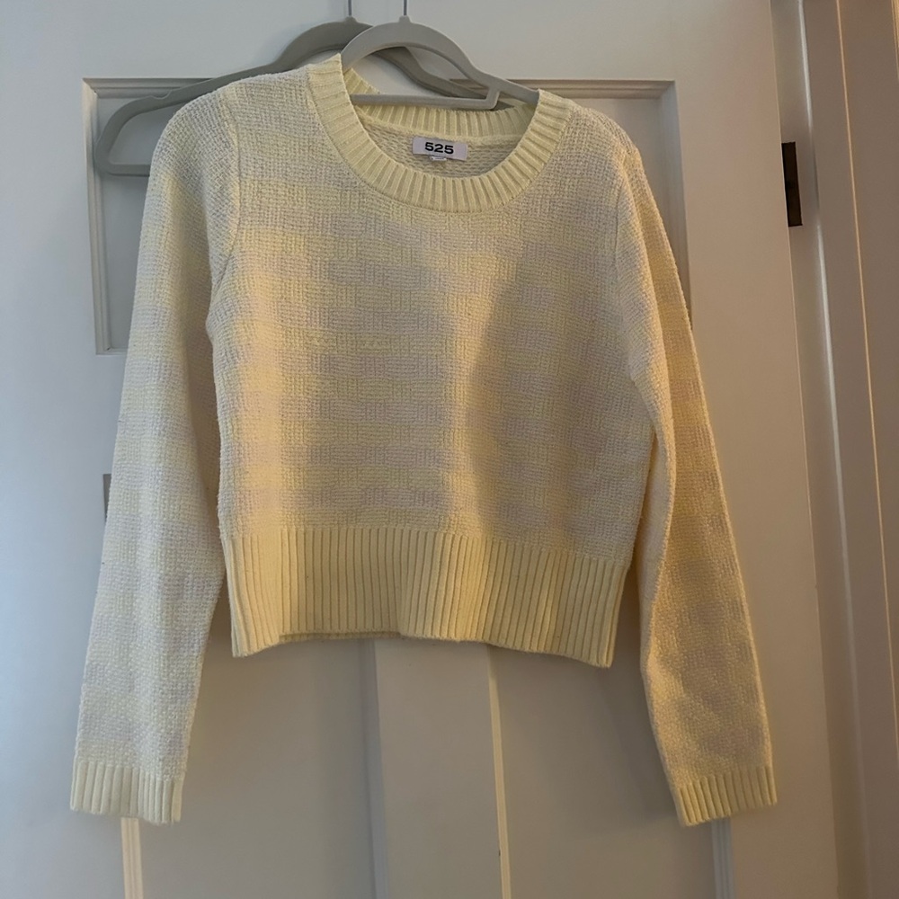 525 Yellow and white stripe sweater